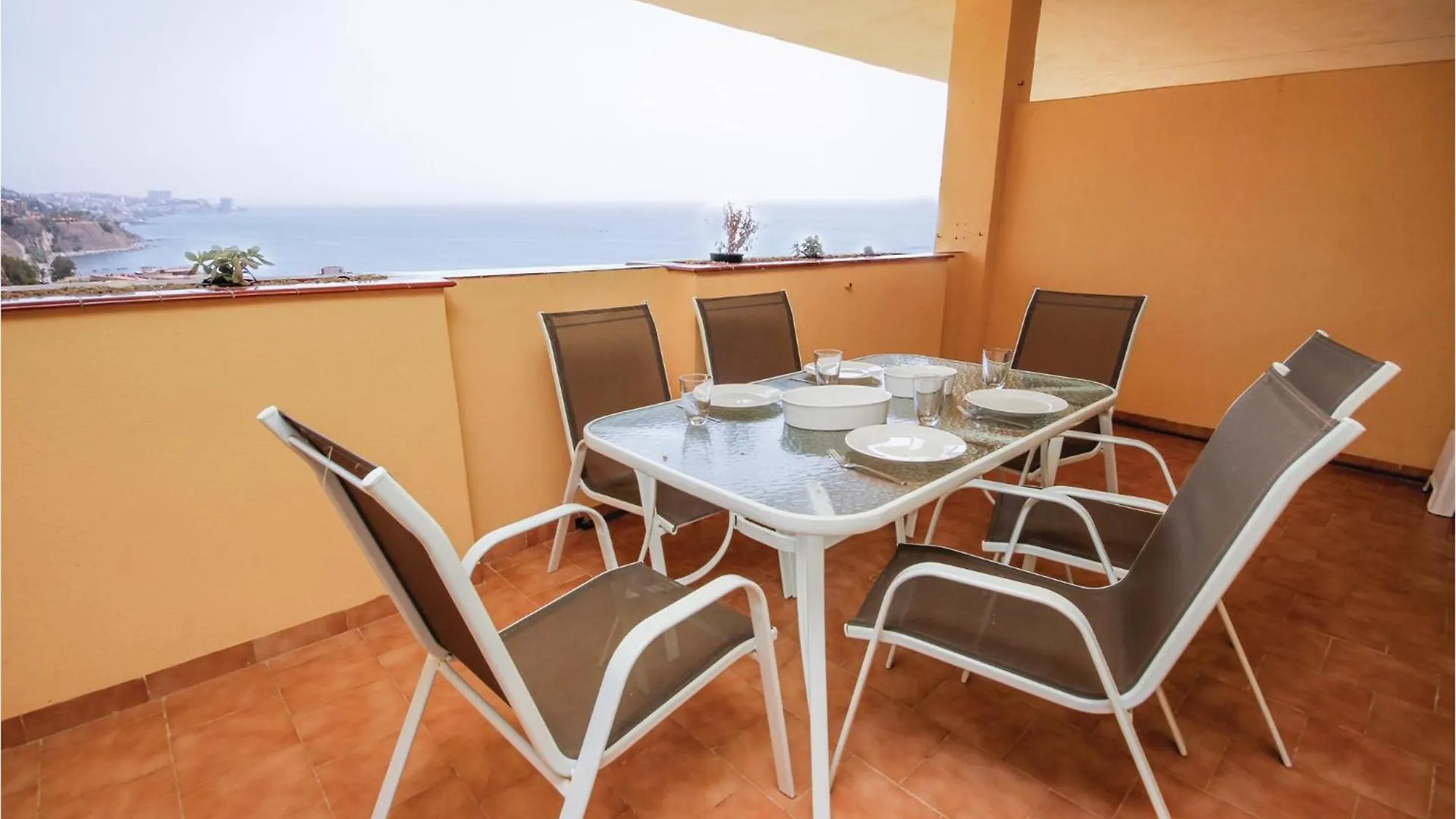 2 Bedroom Lovely Apartment In Fuengirola-Carvajal Santa Fe de los Boliches